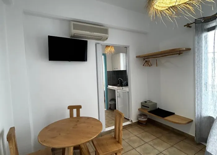 里瓦几亚酒店 * Páros