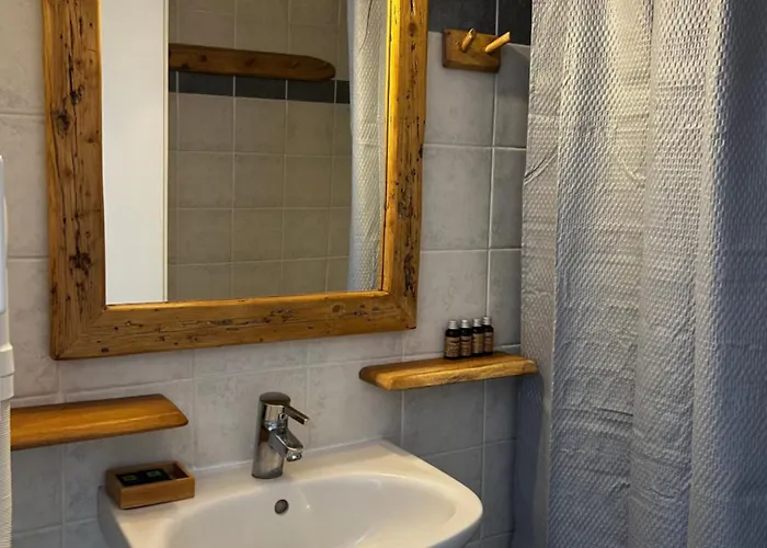 里瓦几亚酒店 公寓式酒店 *