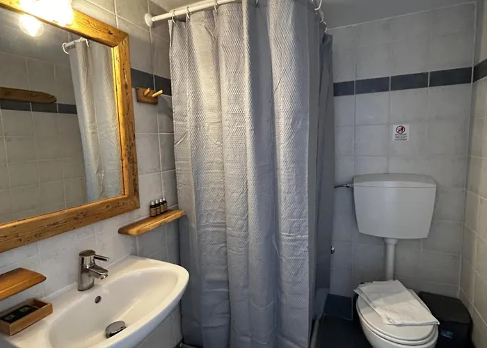 里瓦几亚酒店 公寓式酒店 *