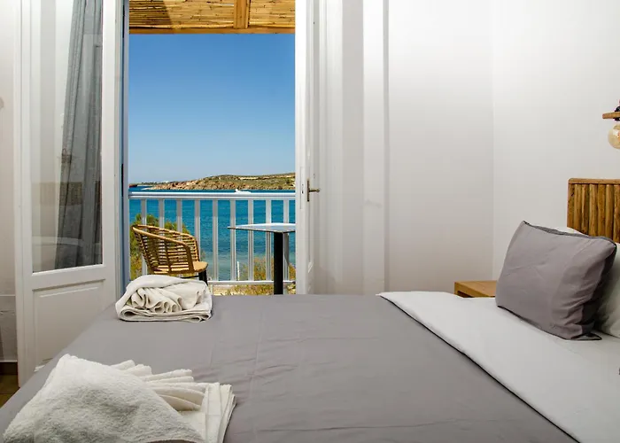 里瓦几亚酒店 *