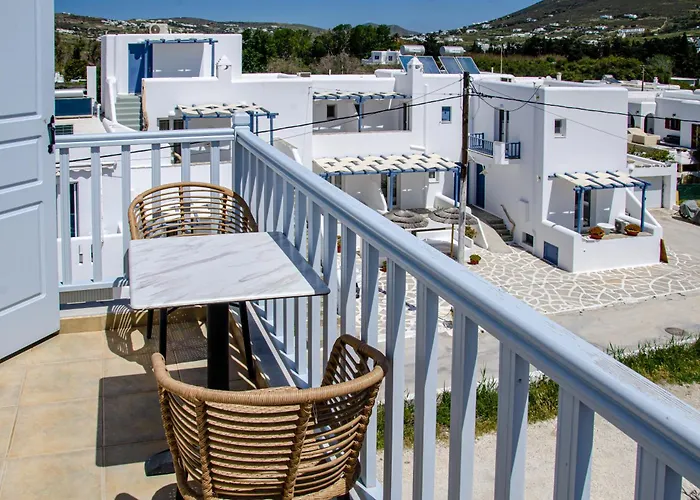 里瓦几亚酒店 *