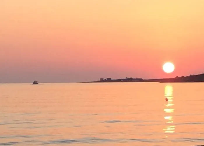 里瓦几亚酒店 Páros